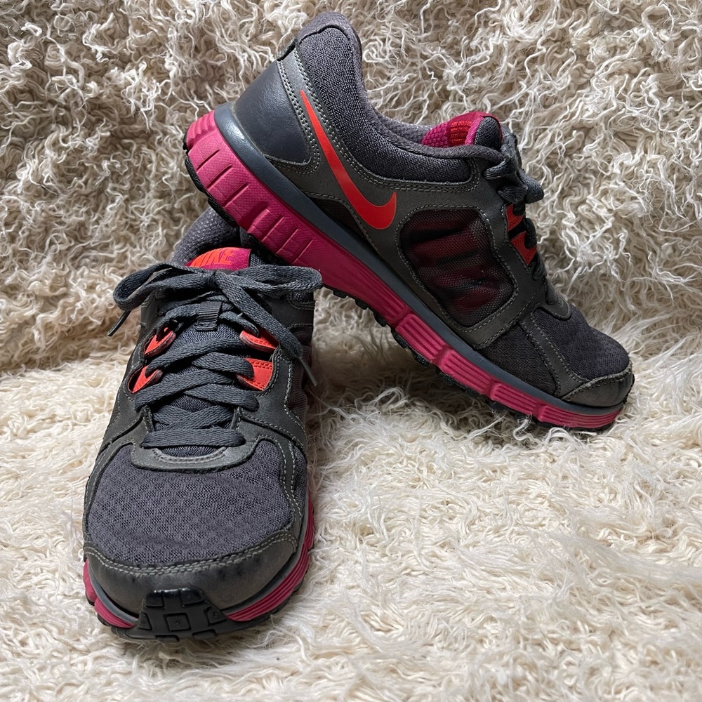 Nike Women's Gray and Pink Training Sneakers - Picture 4 of 6